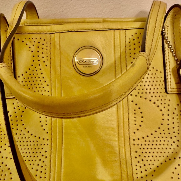 Vintage yellow signature C perforated leather design - Picture 2 of 8
